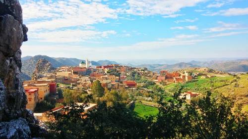 Maroc Siyaha voyage ville Khenifra, Khenifra, une ville fascinante nichée au cœur du Moyen Atlas.
